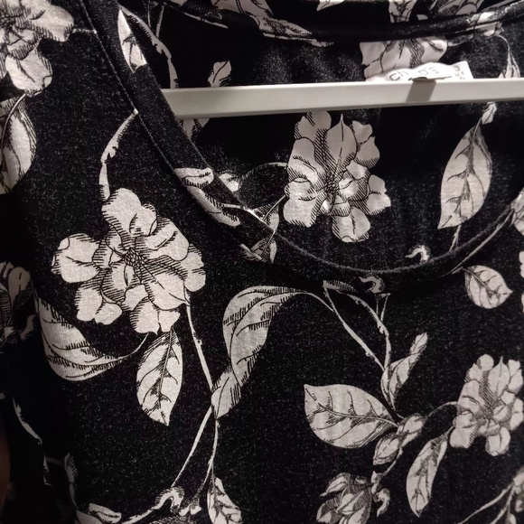 Chico's Black Floral Sleeveless Tank Top - Picture 8 of 12